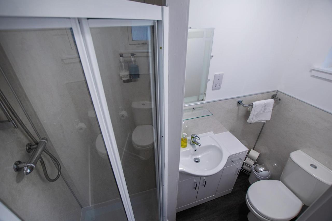 ホテル コラン バンクハウス Corran  エクステリア 写真 A shower cubicle