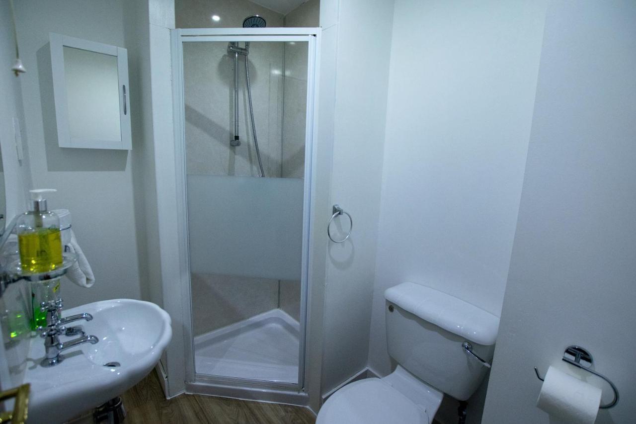 ホテル コラン バンクハウス Corran  エクステリア 写真 A shower cubicle