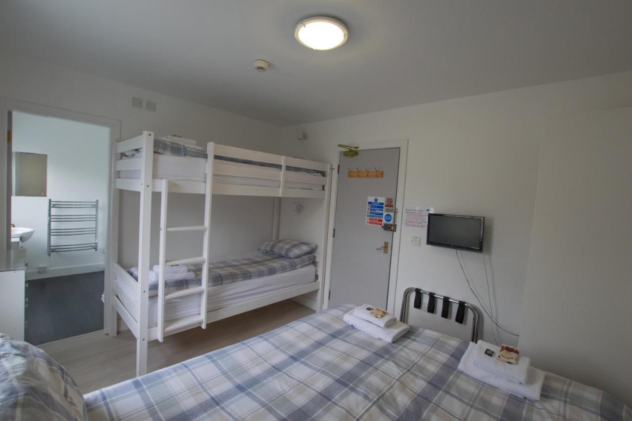 ホテル コラン バンクハウス Corran  エクステリア 写真 A room at a capsule hotel in Tokyo