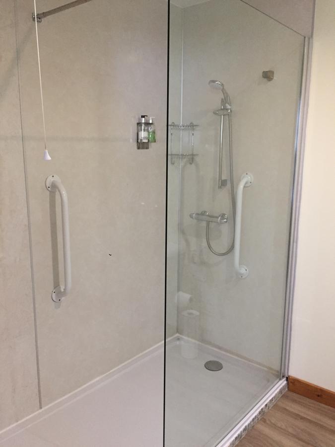 ホテル コラン バンクハウス Corran  エクステリア 写真 A shower enclosure
